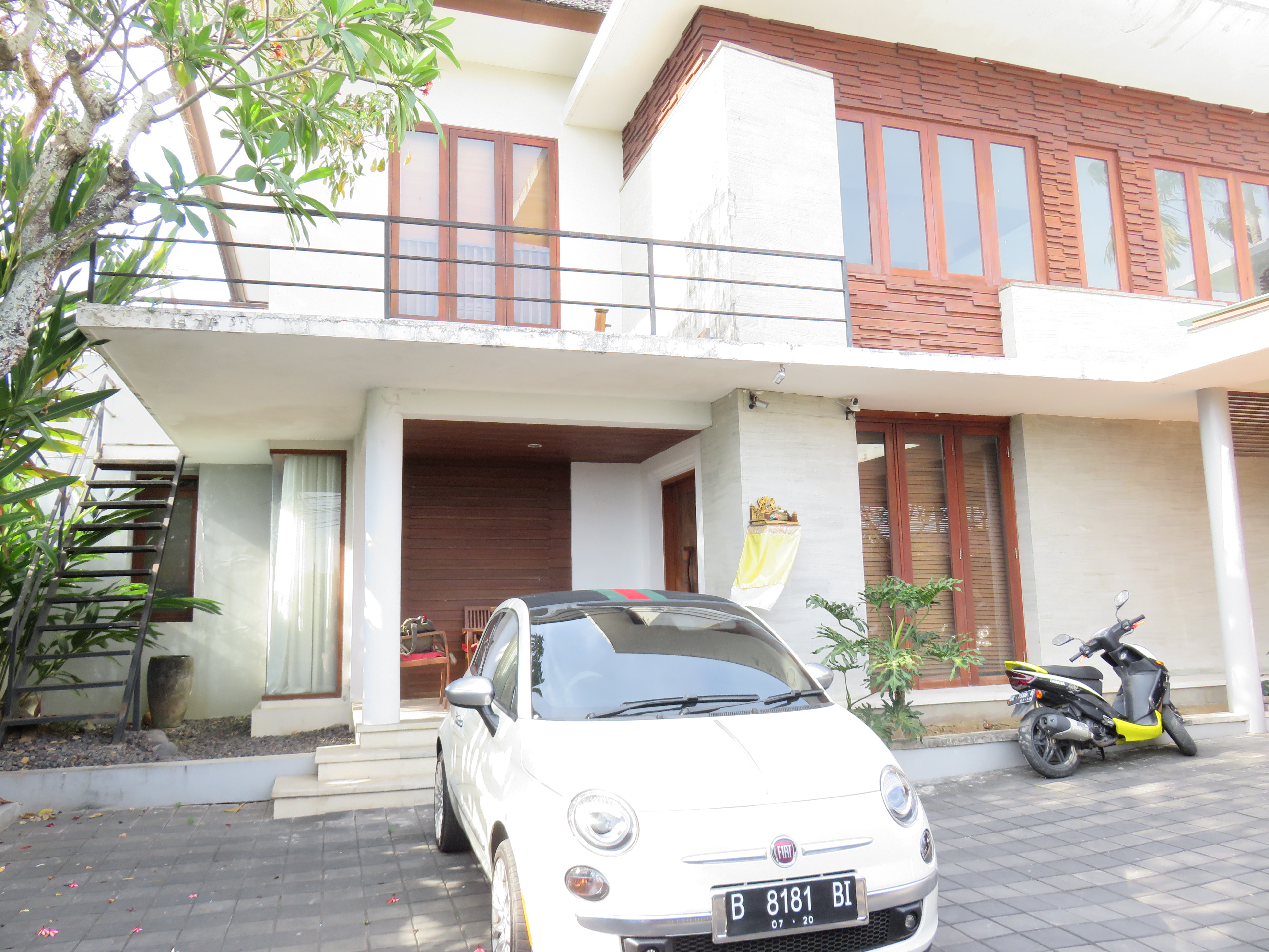 5 Bedrooms Villa Freehold in Kerobokan with surrounding Rice fields view