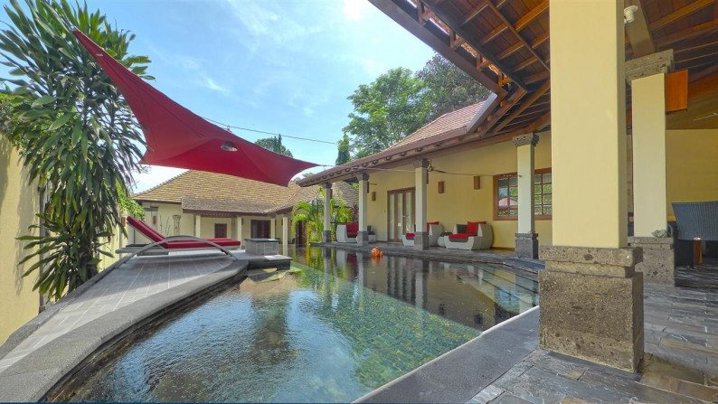 Need to be sold fast !!!! 4 Bedrooms Modern Villa For Sale !! Only 300 meters from Mertasari Beach, Sanur!!