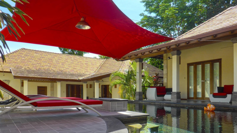 Need to be sold fast !!!! 4 Bedrooms Modern Villa For Sale !! Only 300 meters from Mertasari Beach, Sanur!!