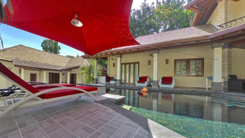 Need to be sold fast !!!! 4 Bedrooms Modern Villa For Sale !! Only 300 meters from Mertasari Beach, Sanur!!