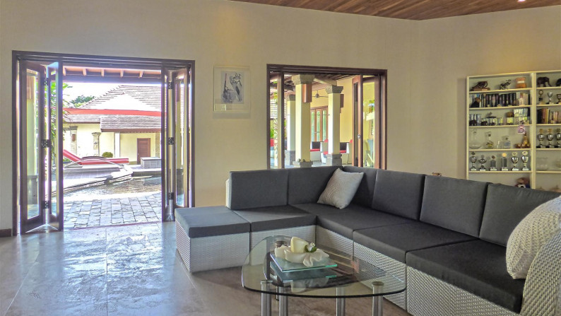 Need to be sold fast !!!! 4 Bedrooms Modern Villa For Sale !! Only 300 meters from Mertasari Beach, Sanur!!