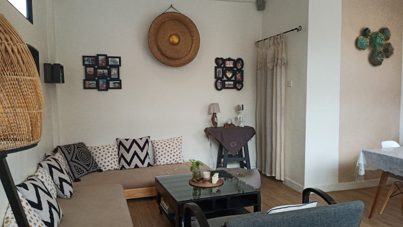 Commercial Property Shop + Apartment For Sale in Seminyak With Very Motivated Seller!!!!