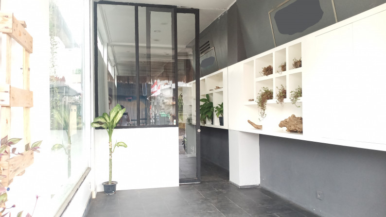 Commercial Property Shop + Apartment For Sale in Seminyak With Very Motivated Seller!!!!