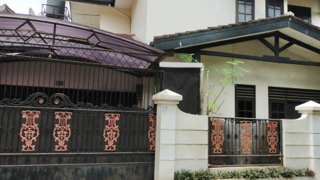 Rumah Luas 2 Lantai di Jatiwaringin 