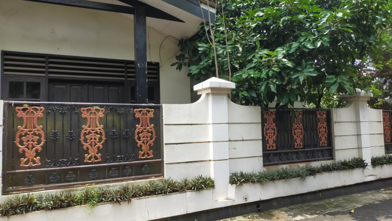 Rumah Luas 2 Lantai di Jatiwaringin 