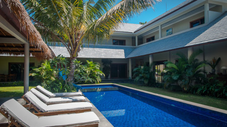 Freehold Modern Villa Walking Distance to Sanur Beach