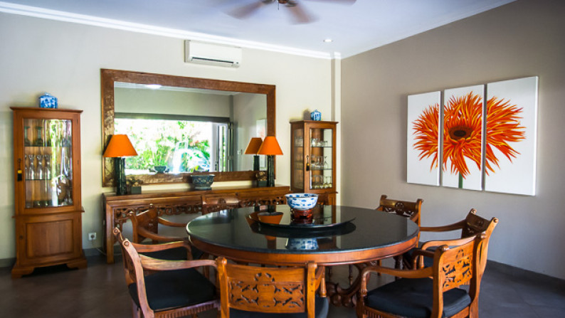 Freehold Modern Villa Walking Distance to Sanur Beach