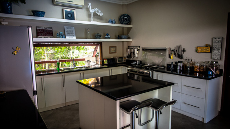 Freehold Modern Villa Walking Distance to Sanur Beach