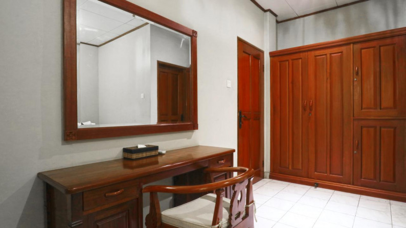 Balinese Traditional Villa In Central Legian Wallking Distance To The Beach