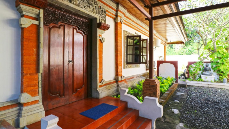 Balinese Traditional Villa In Central Legian Wallking Distance To The Beach