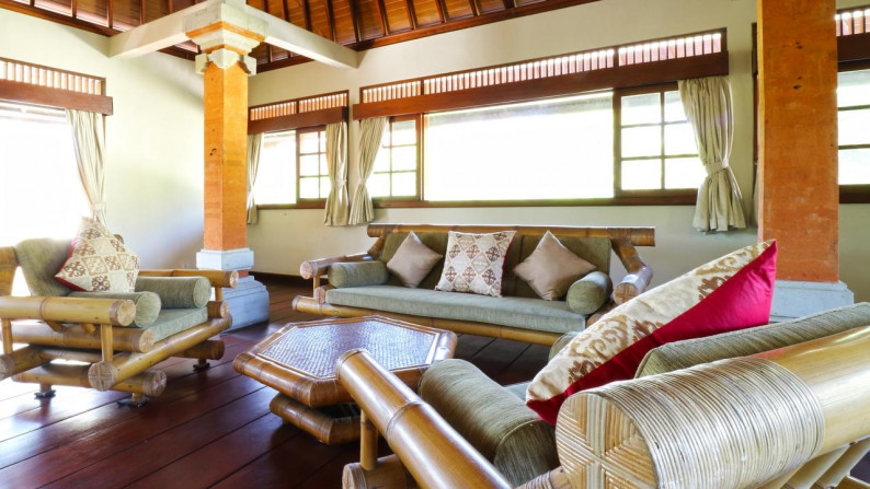 Balinese Traditional Villa In Central Legian Wallking Distance To The Beach