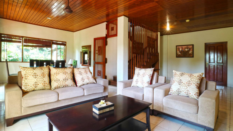 Balinese Traditional Villa In Central Legian Wallking Distance To The Beach