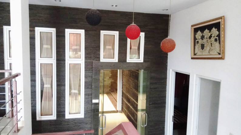 Dijual Rumah Mewah Split Level di East Esplanade, Grand Wisata, Bekasi