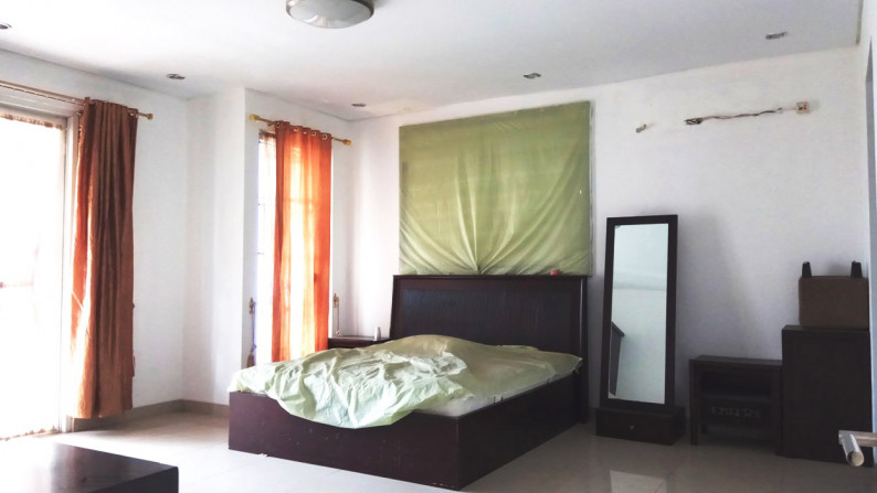 Dijual Rumah Mewah Split Level di East Esplanade, Grand Wisata, Bekasi