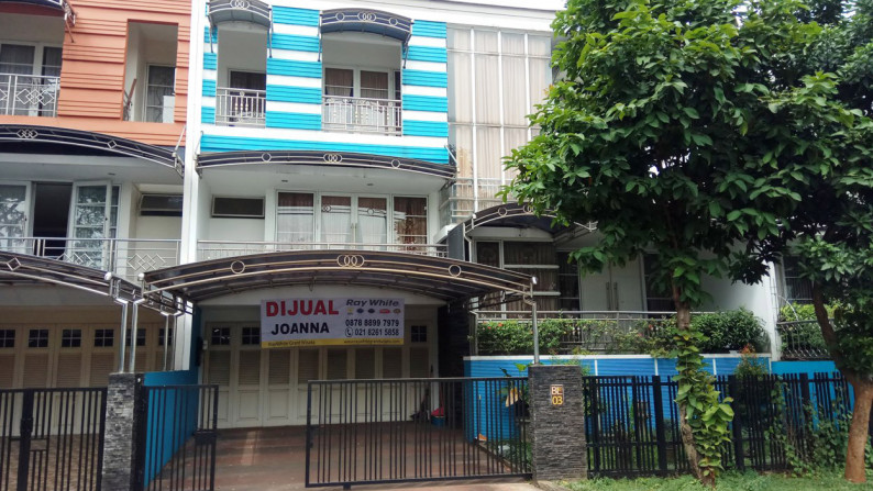 Dijual Rumah Mewah Split Level di East Esplanade, Grand Wisata, Bekasi