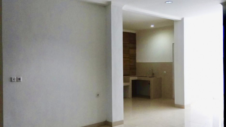 Dijual Rumah Mewah Siap Huni di East Esplanade, Grand Wisata, Bekasi