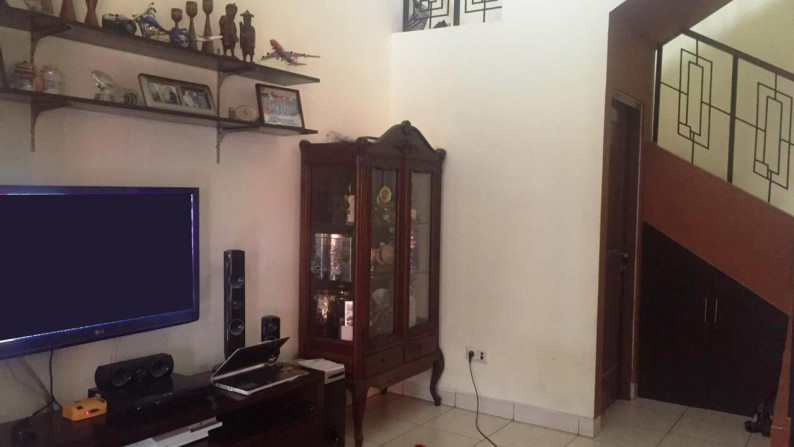 Dijual Rumah Asri di River Town, depan taman, Grand Wisata, Bekasi