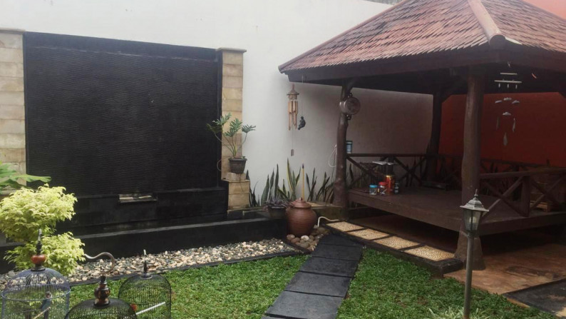 Dijual Rumah Asri di River Town, depan taman, Grand Wisata, Bekasi