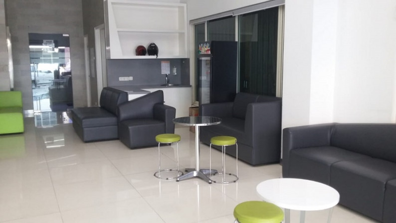 Ruko dan Isinya di Kirana Boutique Office Park Ex Klinik Siap pakai 2 Unit di Kelapa Gading