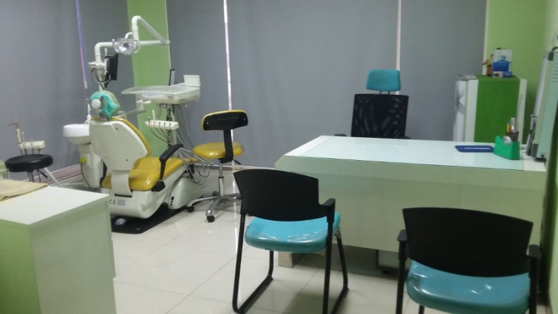 Ruko dan Isinya di Kirana Boutique Office Park Ex Klinik Siap pakai 2 Unit di Kelapa Gading