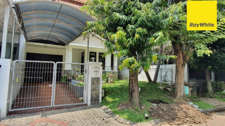 Rumah 2 lantai di Graha Family, Surabaya