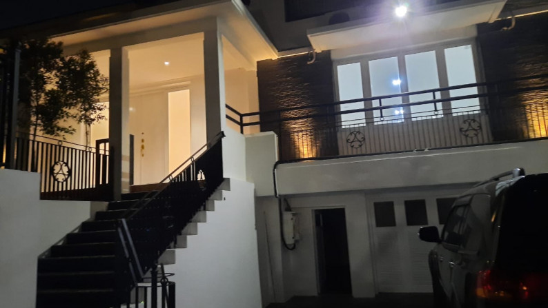 DISEWA RUMAH JL SRIWIJAYA KEBAYORAN BARU JAKARTA SELATAN