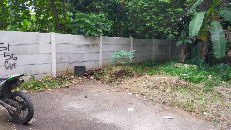 Rumah dengan halaman luas lokasi strategis di Pondok Ranji.