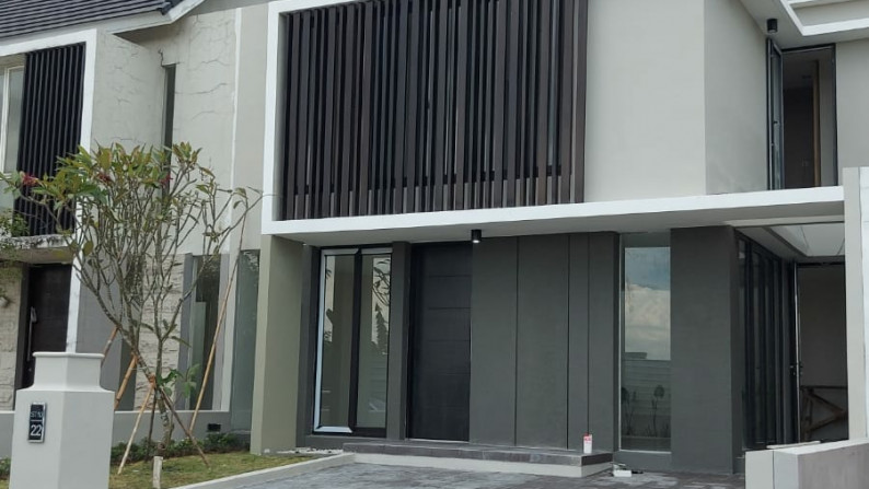 Dijual Rumah Baru Stamford Citraland Surabaya -NEW 2 Lantai - 9x15 - Carport 2 Mobil