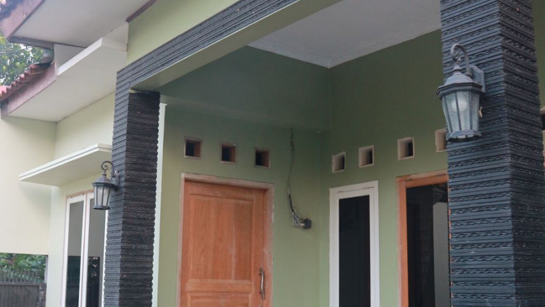 Rumah Siap Huni, Halaman Luas dan Strategis @Sawah Baru, Ciputat