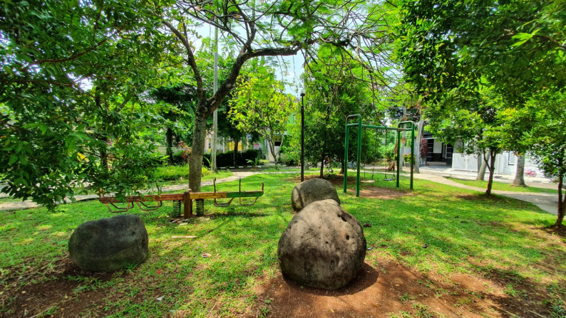 Rumah Depan Taman, Siap Huni, dan Hunian Nyaman @Graha Adena