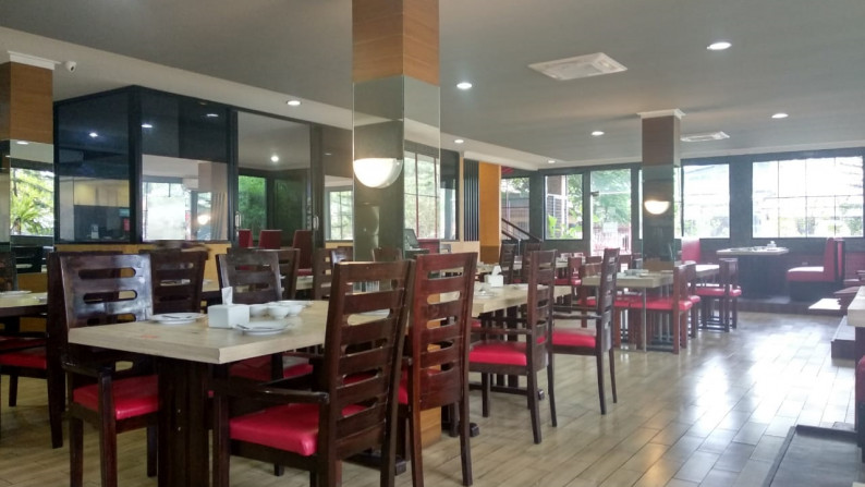 Gedung siap pakai di daerah komersial