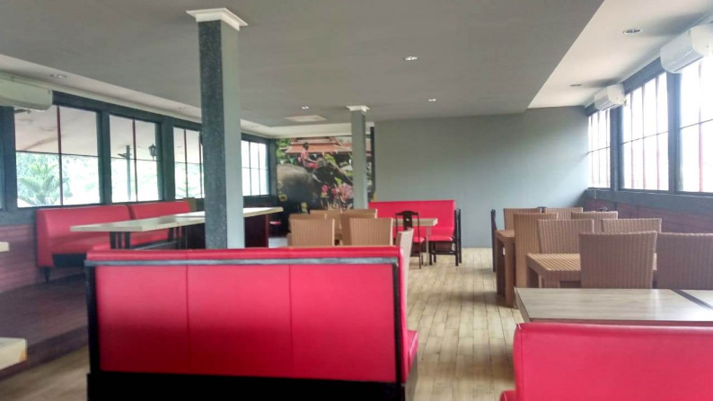 Gedung siap pakai di daerah komersial