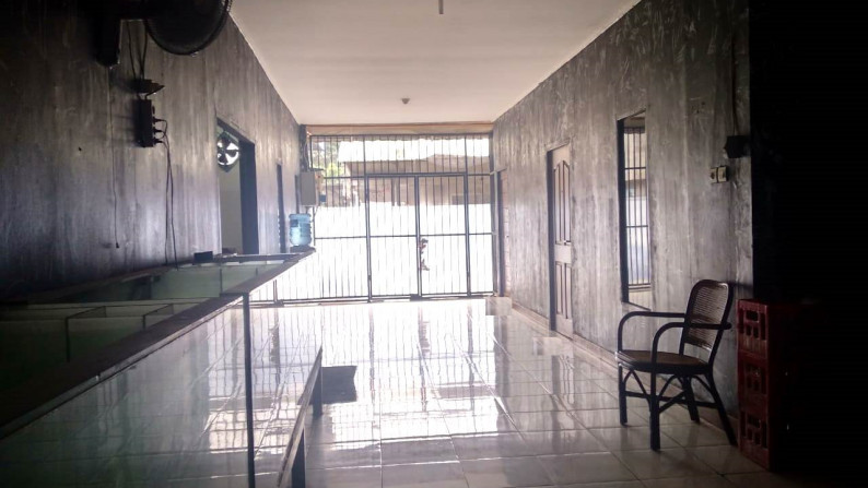 Gedung siap pakai di daerah komersial