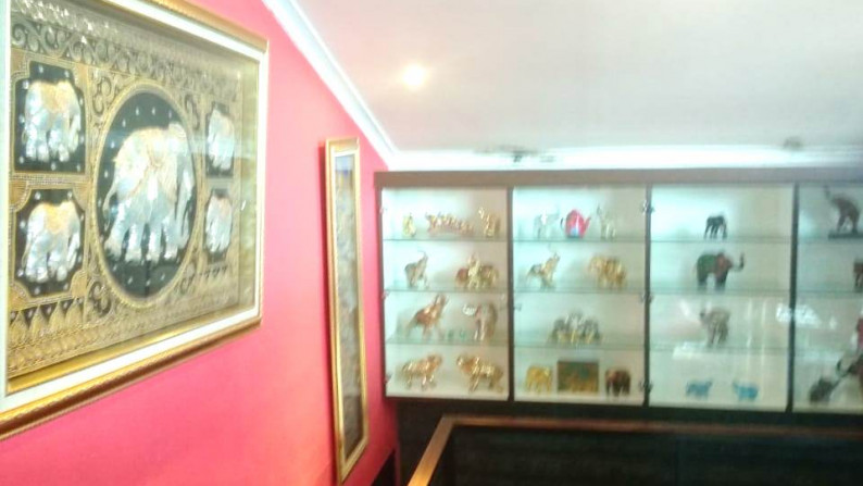 Gedung siap pakai di daerah komersial