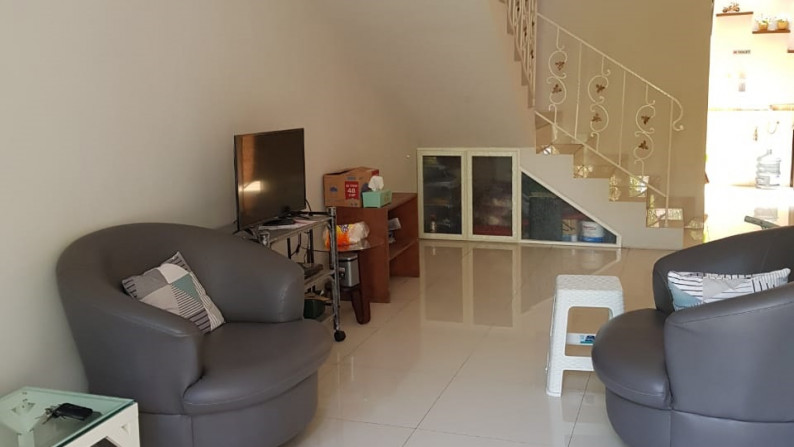 Rumah 2 lantai di Taman Mutiara, Surabaya