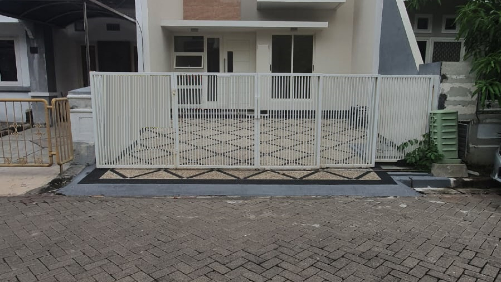 Rumah 2 lantai di Taman Mutiara, Pakuwon City, Surabaya