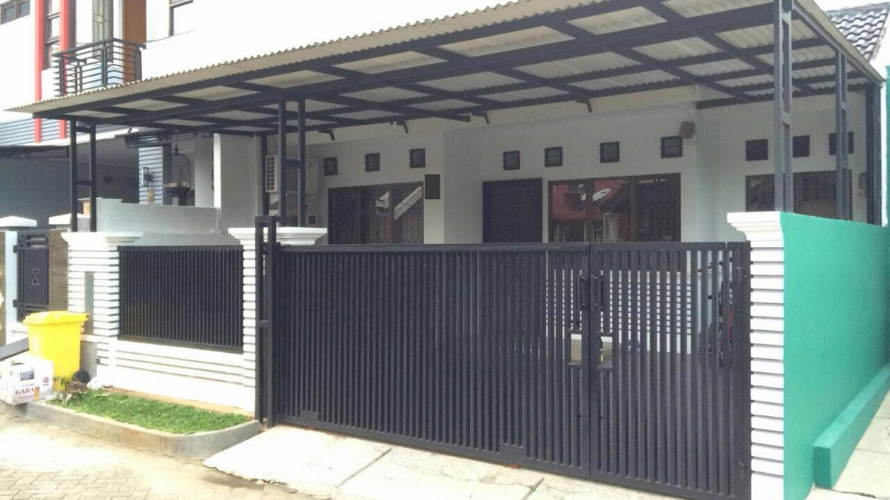 Rumah siap huni,lokasi oke di Graha Raya