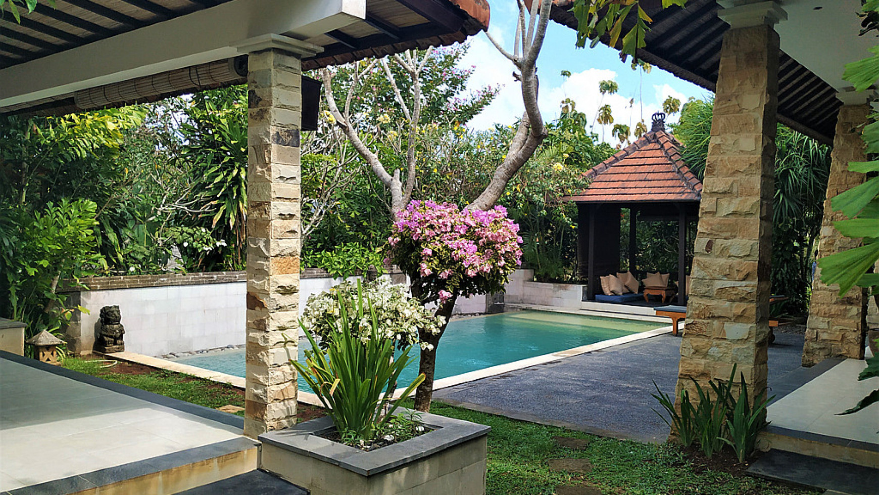 Freehold Tropical Villa in Lovely Neighborhood in South Bali