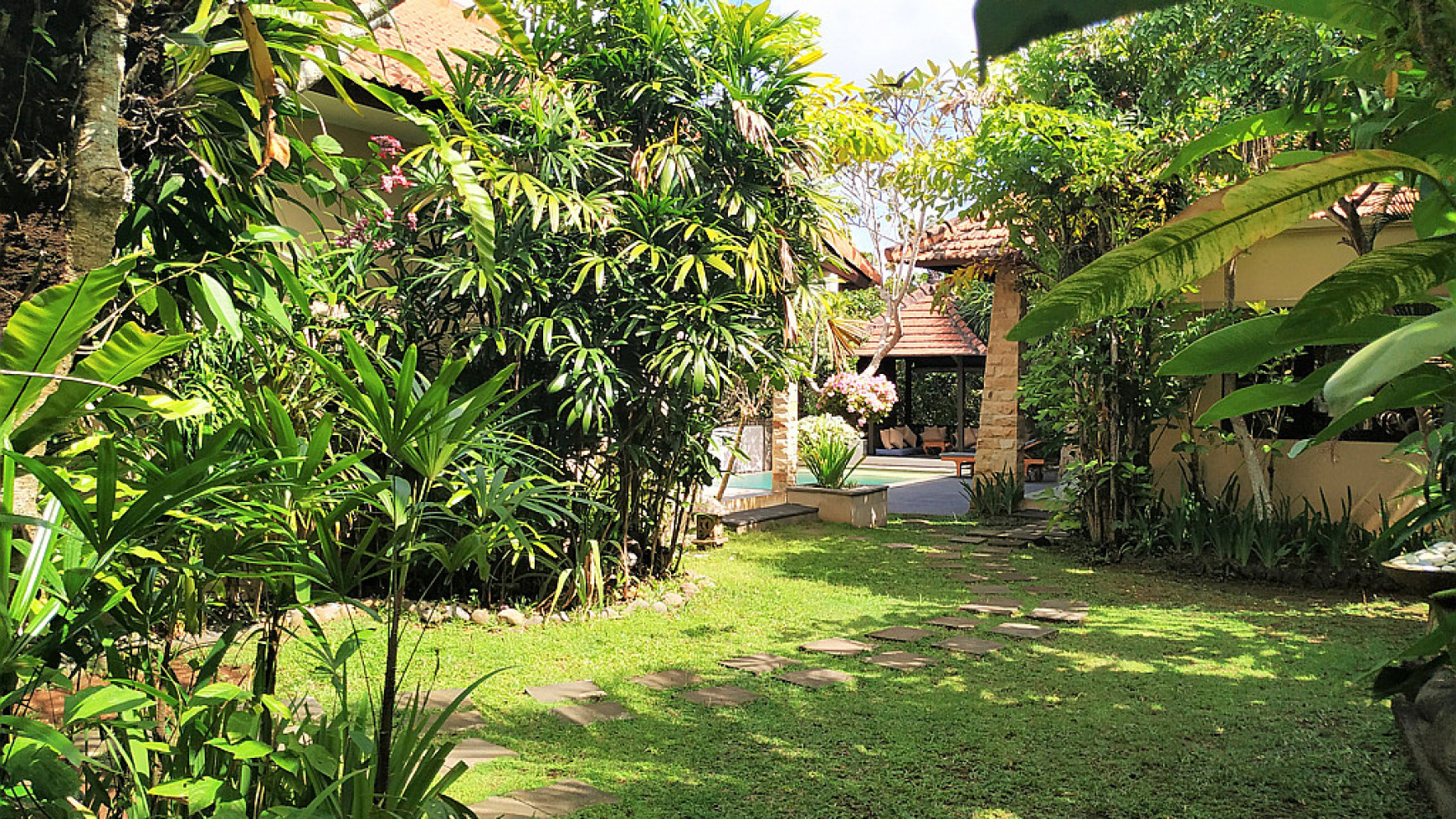 Freehold Tropical Villa in Lovely Neighborhood in South Bali