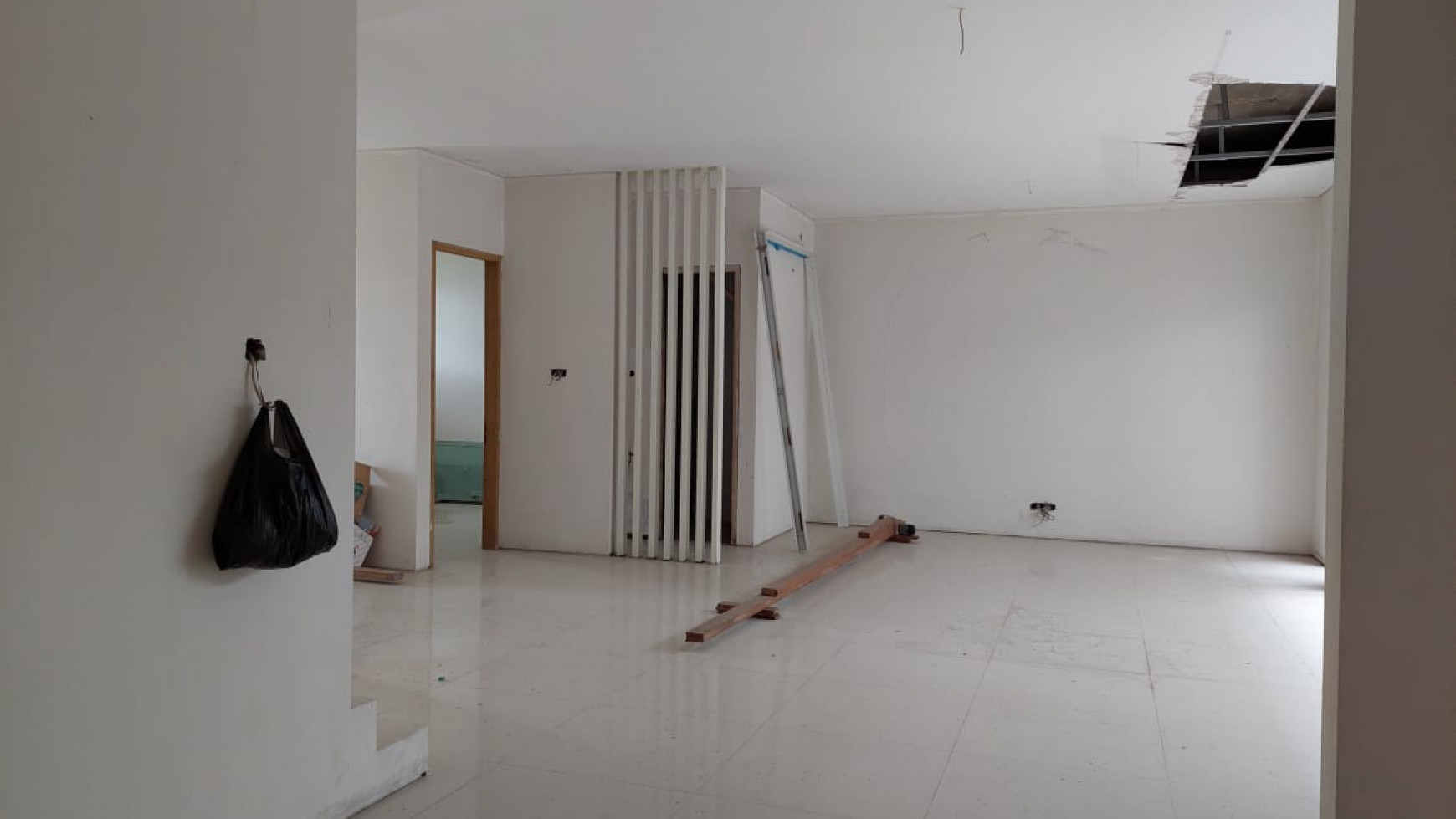 Dijual Rumah Baru Royal Residence Wiyung - Raya Luar Cluster - TerLUAS - MURAH + PAGAR