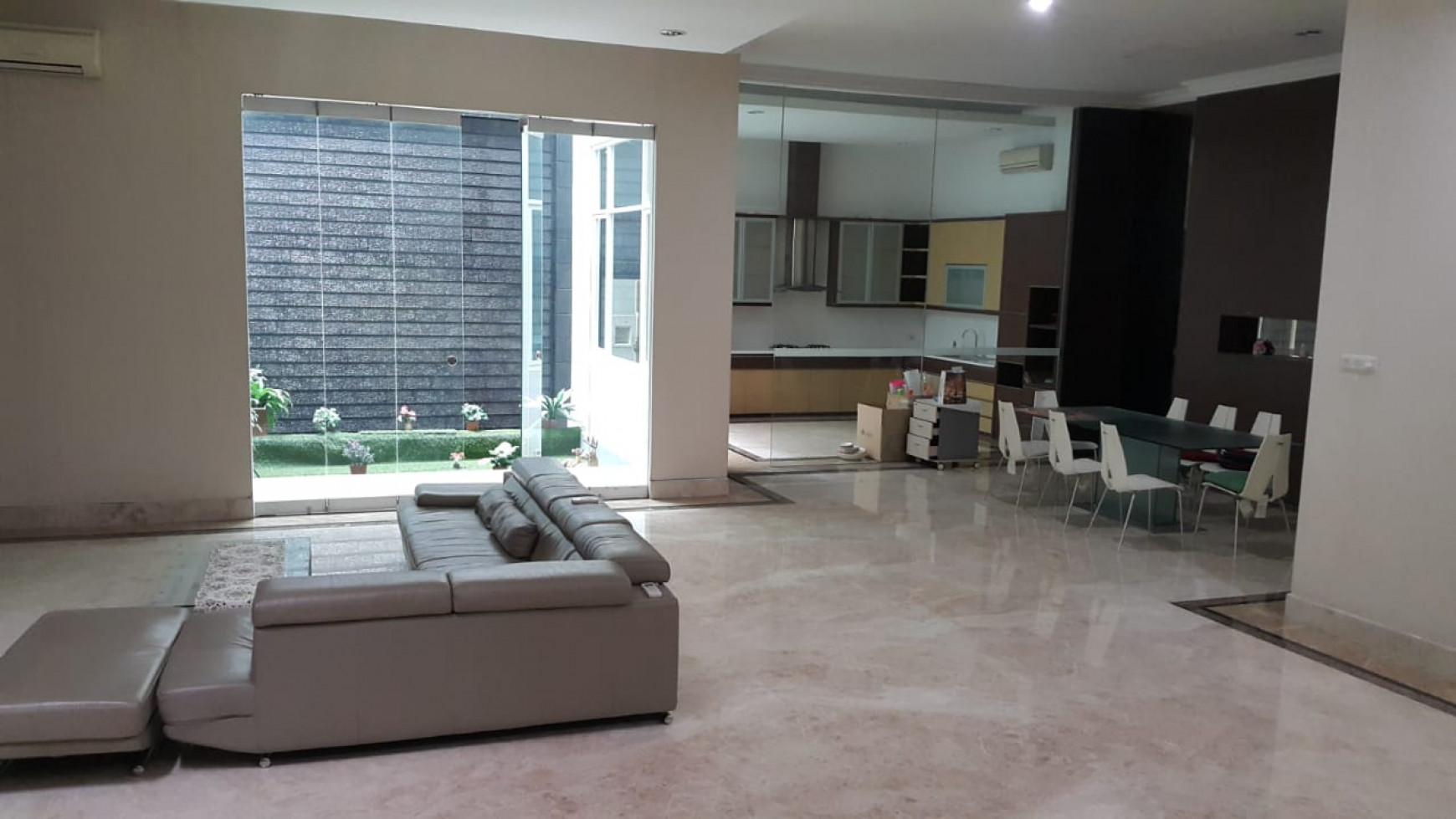 Dijual Rumah Full Marmer & Full Furnished di Villa Artha Gading