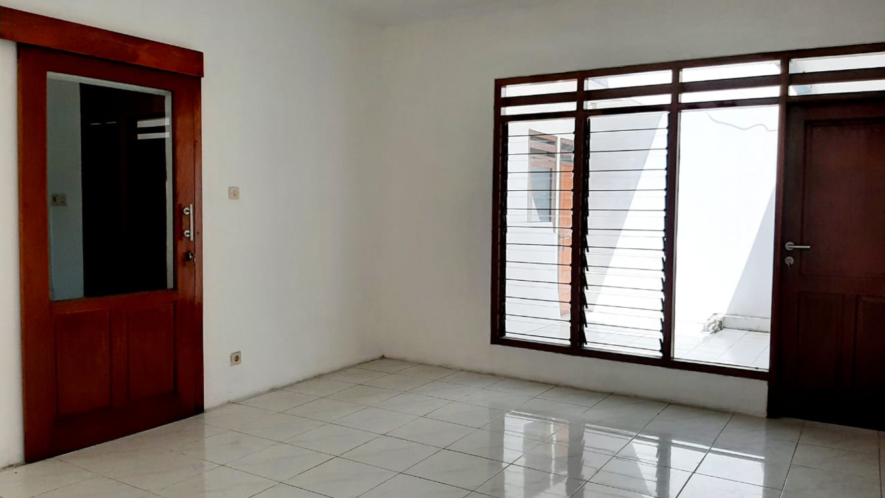 Dijual Rumah Lebar & Terang di Bintaro Jaya Sektor 3A - Tangerang