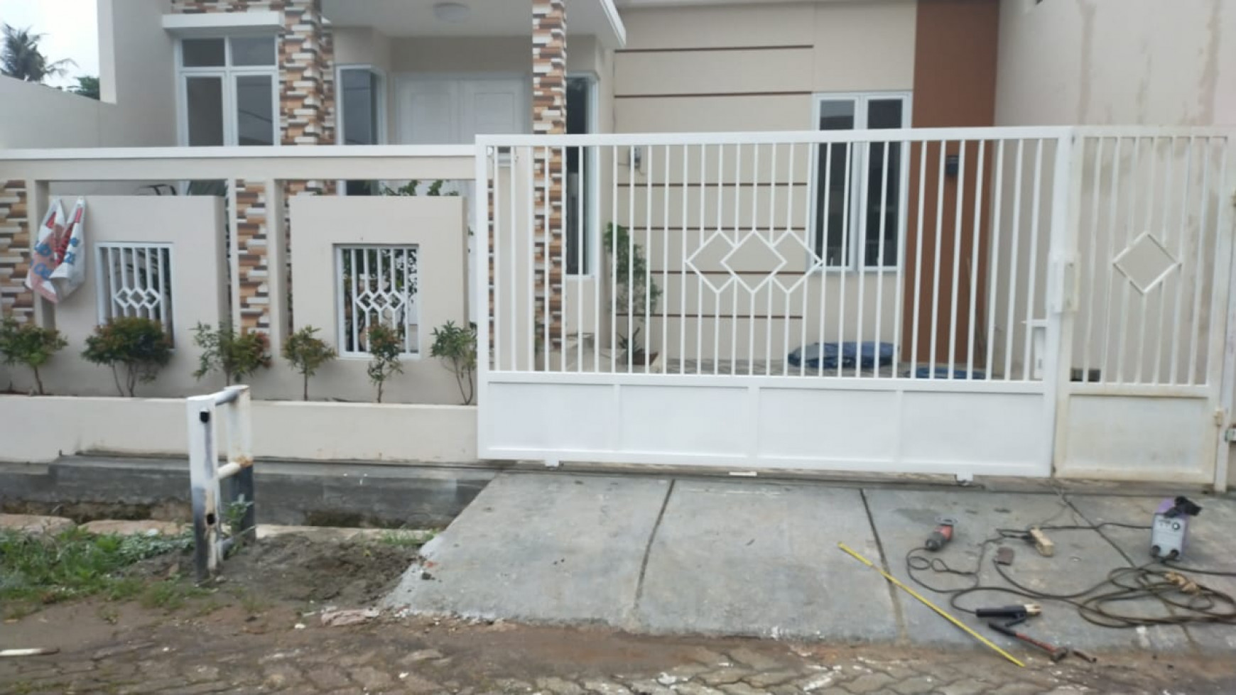 Rumah Baru,ada 2 unit @ Rp 1.3 milyar,siap huni di Ciputat