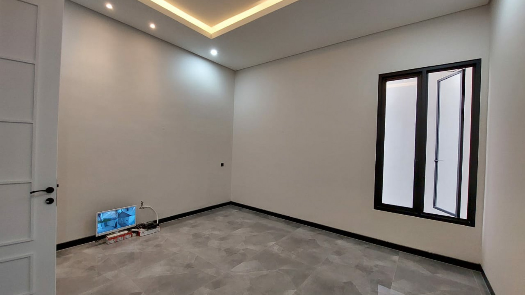 Dijual Rumah Baru Taman Puspa Raya Citraland Surabaya - NEW PRIVATE Balkony LUAS- 4+1 K.Tidur - Carport 2 Mobil