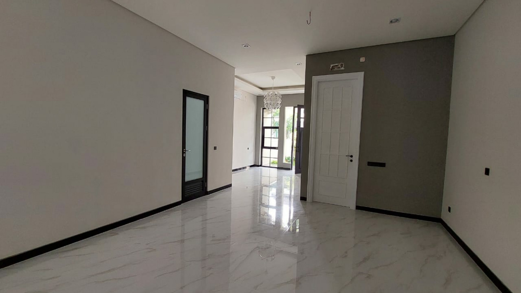 Dijual Rumah Baru Taman Puspa Raya Citraland Surabaya - NEW PRIVATE Balkony LUAS- 4+1 K.Tidur - Carport 2 Mobil