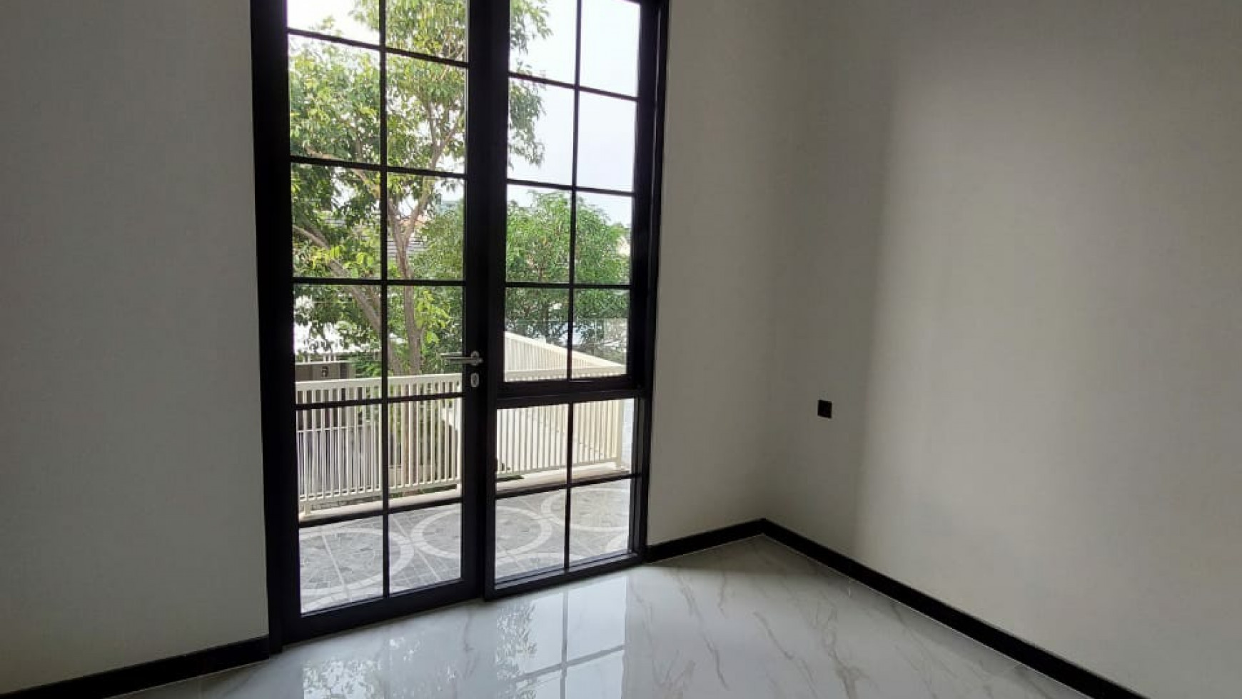 Dijual Rumah Baru Taman Puspa Raya Citraland Surabaya - NEW PRIVATE Balkony LUAS- 4+1 K.Tidur - Carport 2 Mobil