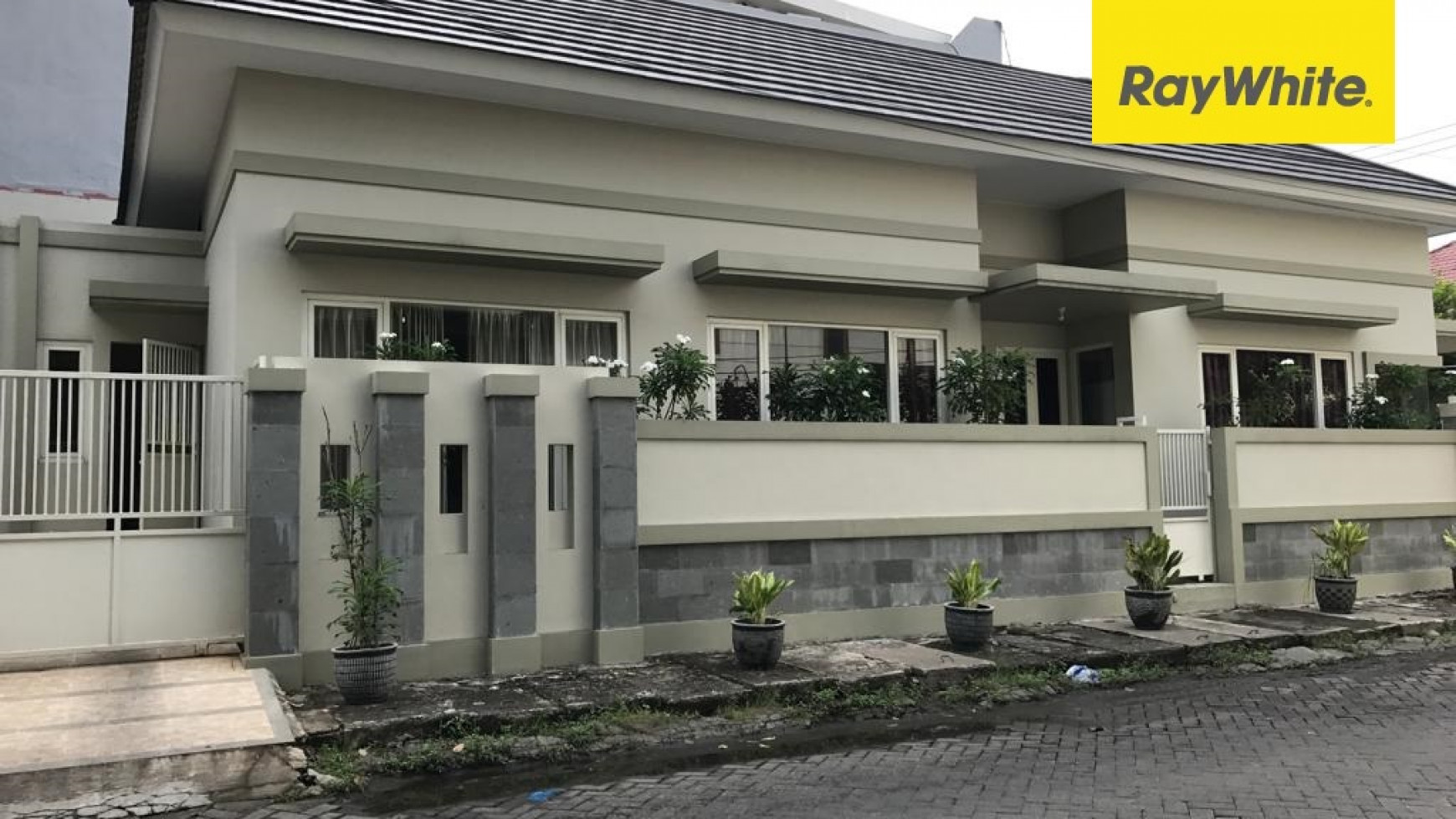 Rumah Bagus Furnish di Darmo Permai Timur, Surabaya