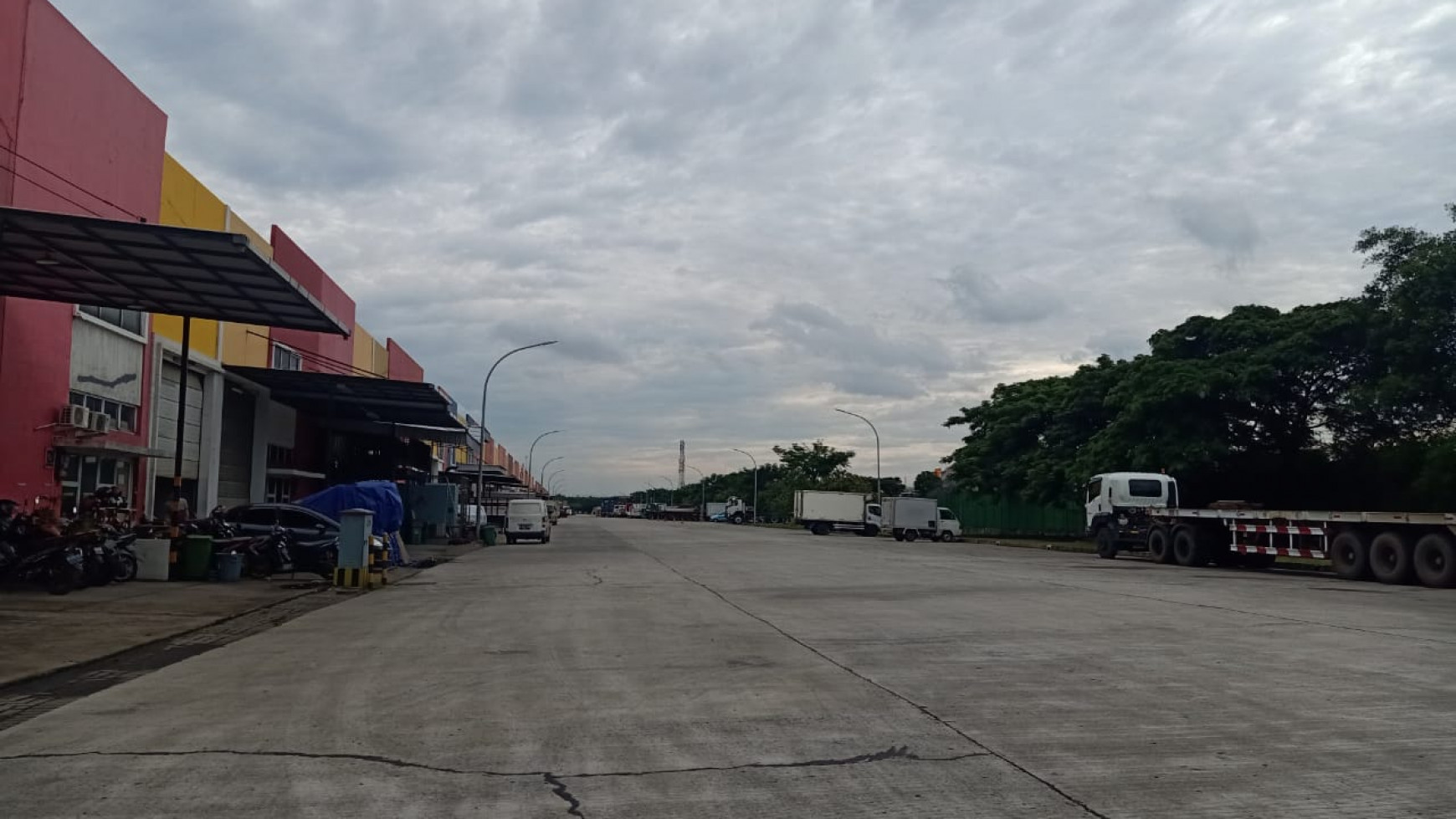 Gudang di Green Sedayu Bizpark Cakung Jakarta Timur