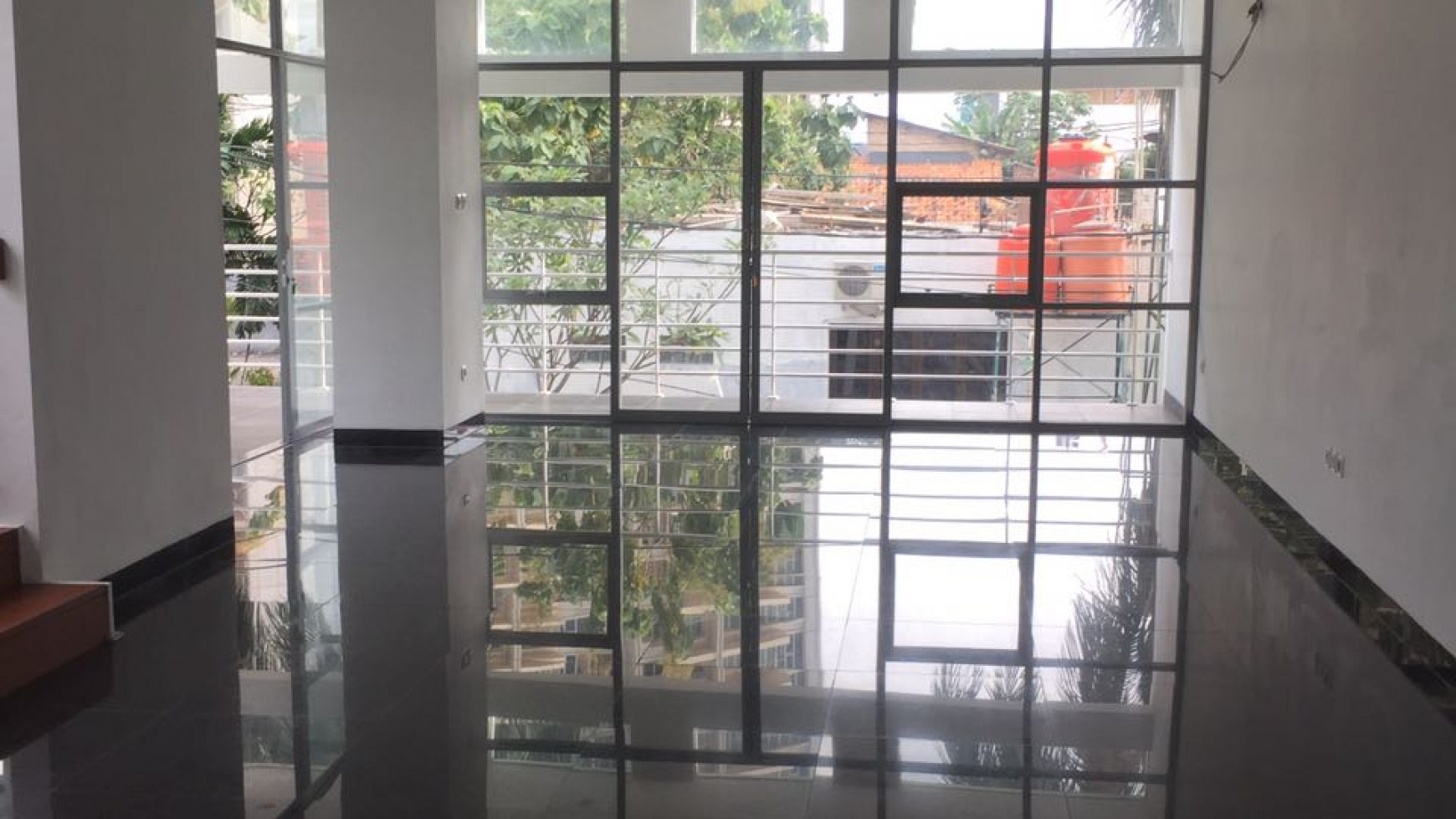 Rumah minimalis,siap huni di Pondok Indah Jakarta Selatan