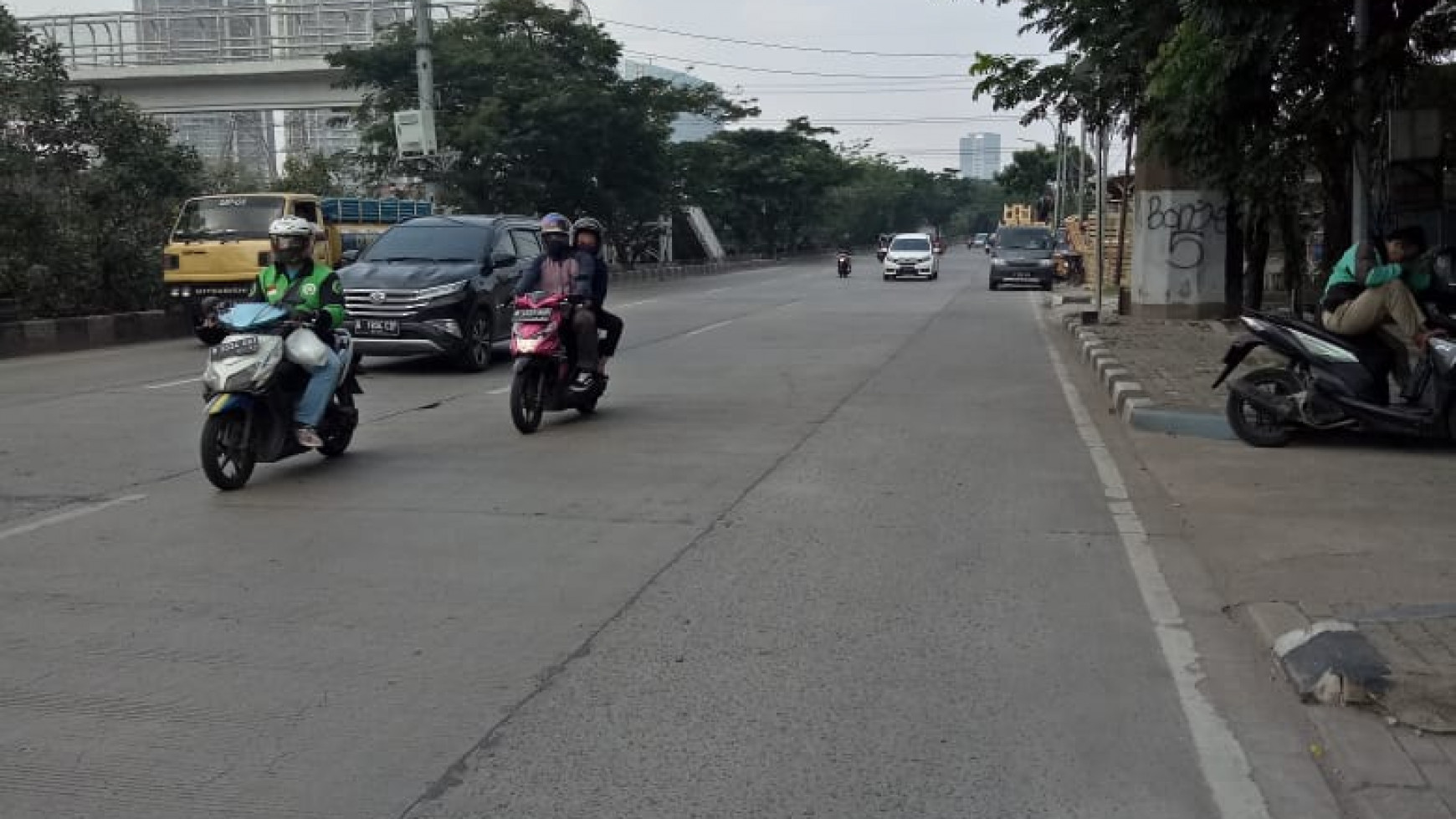 Murah, dibawah harga pasar ruko hadap jalan raya outerringroad, jakarta barat